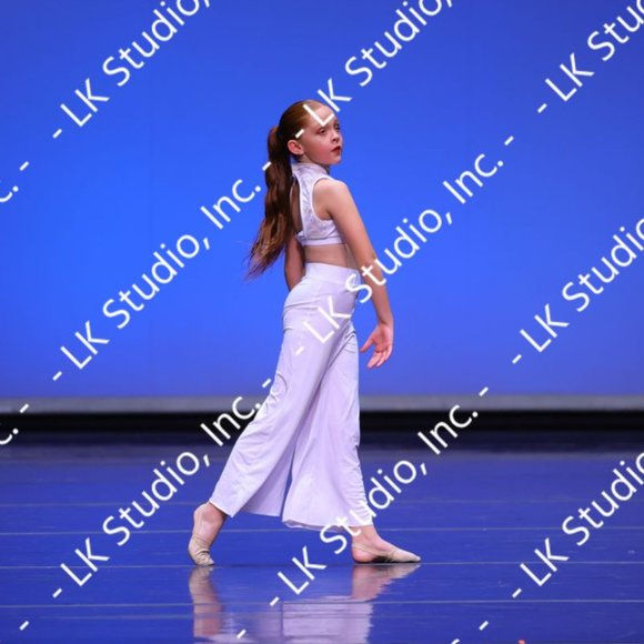 Girl's white dance costume, size MC (medium child) - Picture 13 of 14